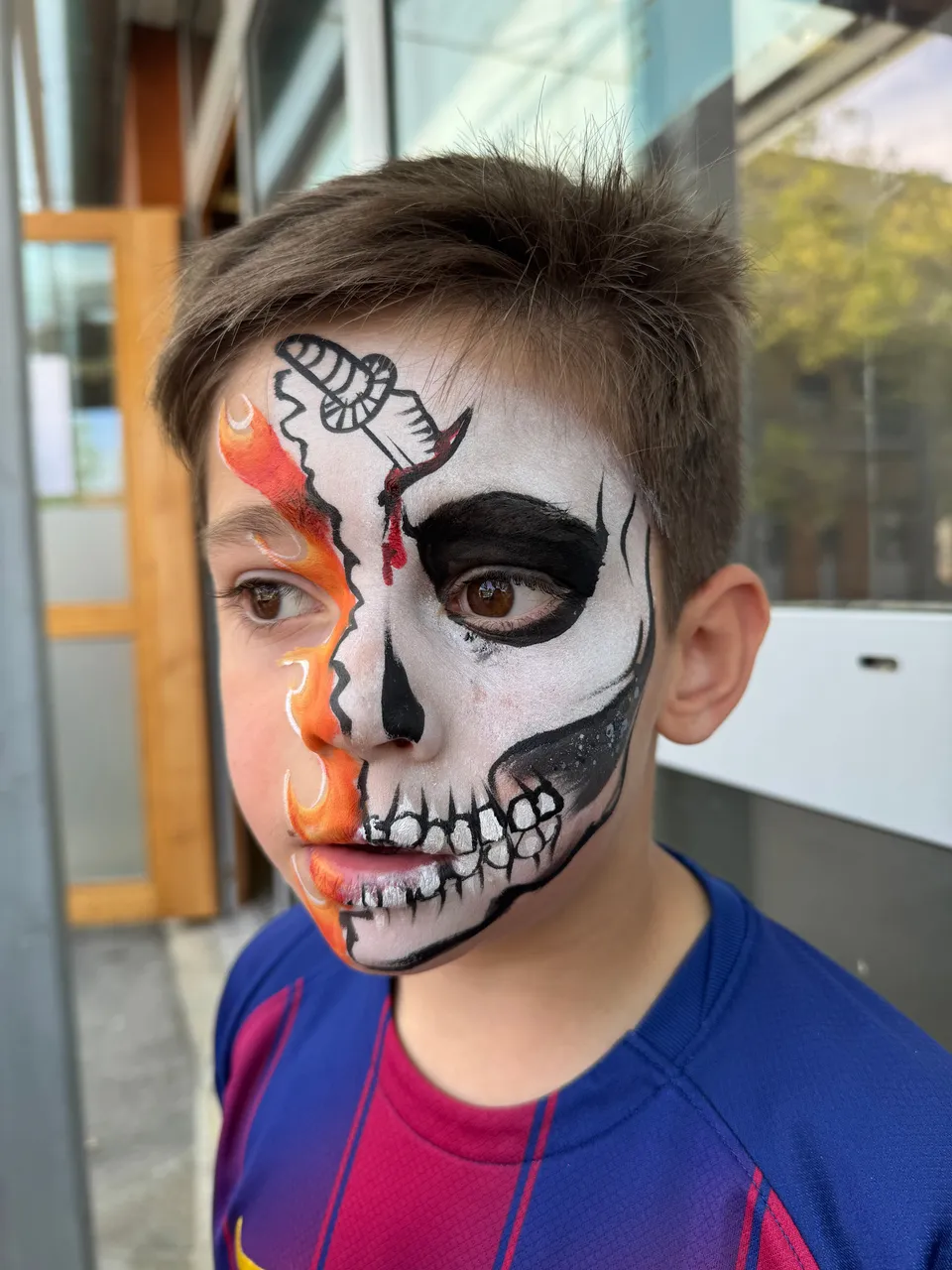 Demi-visage de tête de mort